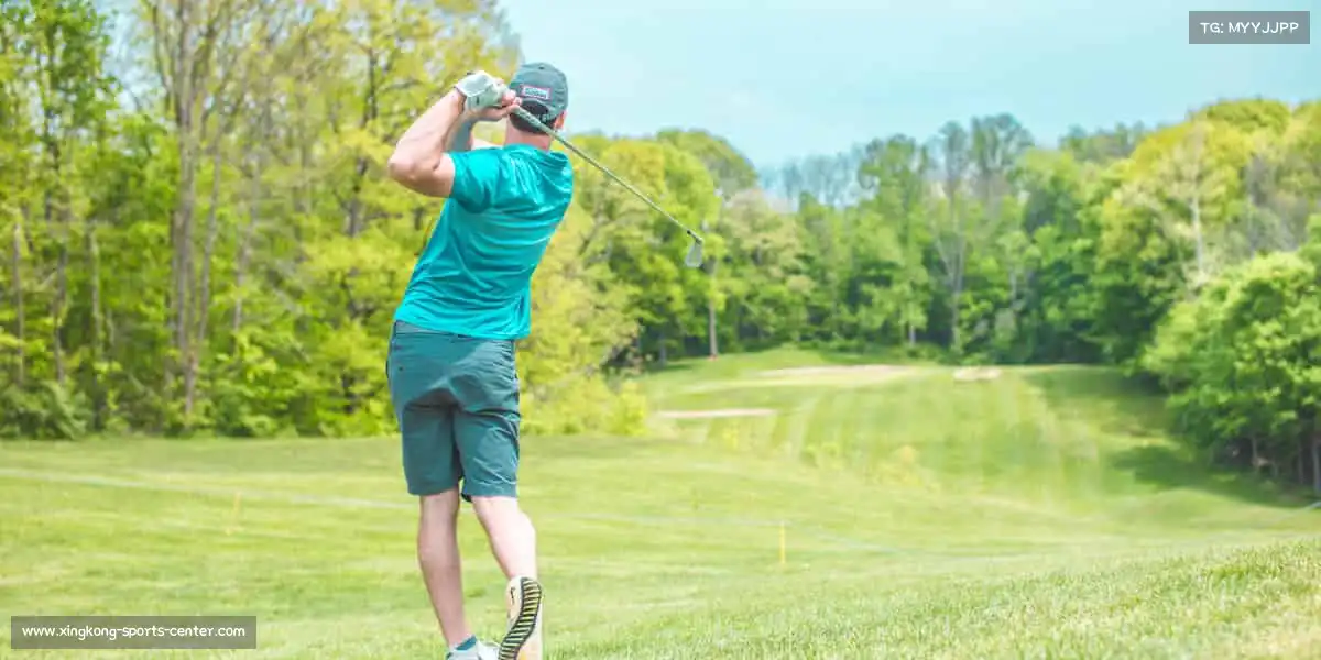 星空体育挥动球拍 / 奔跑赛场,每一次拼搏都闪耀光芒!🎾🏃